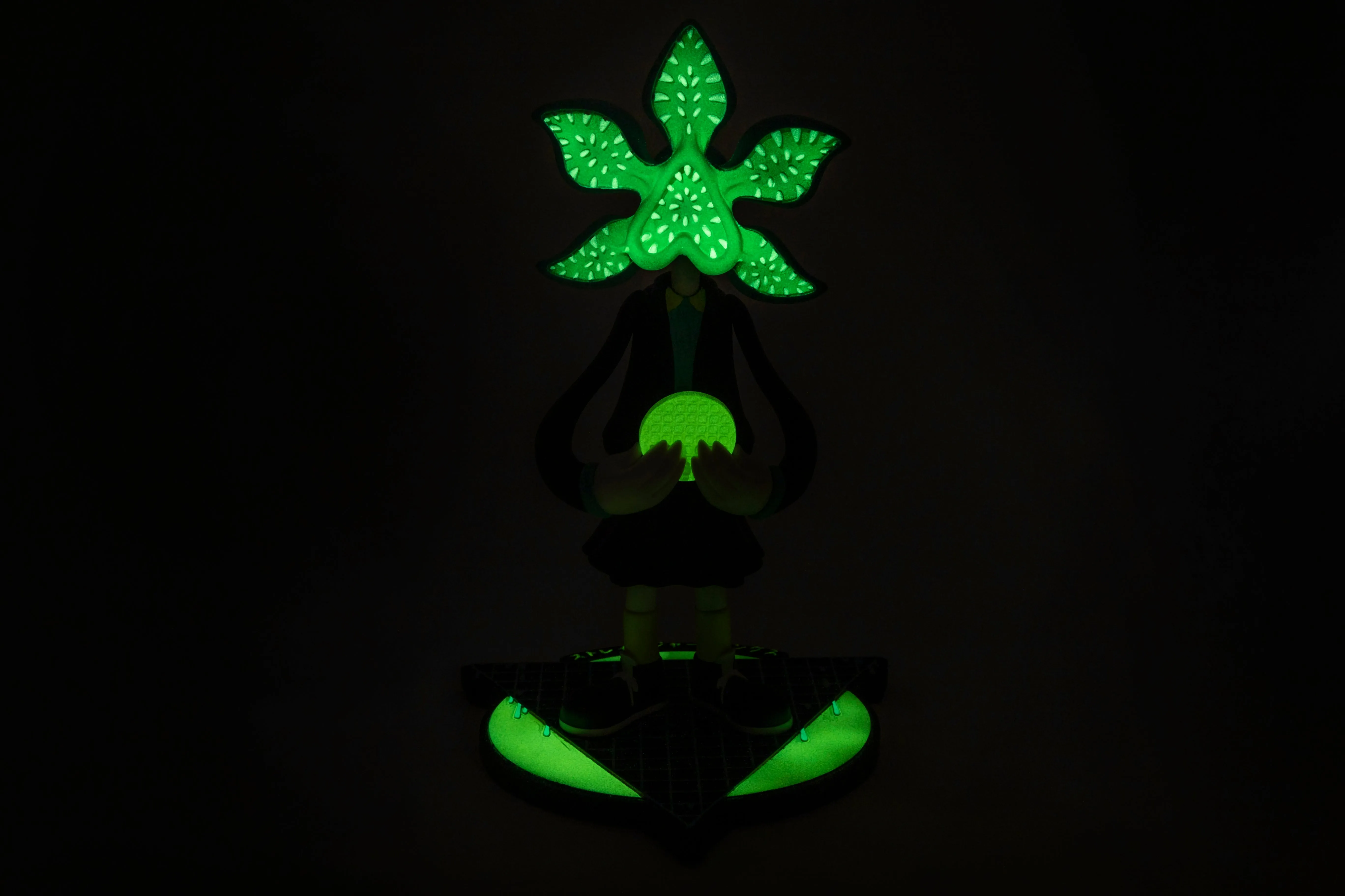 Elegorgon Statue - iam8bit Exclusive Colorway