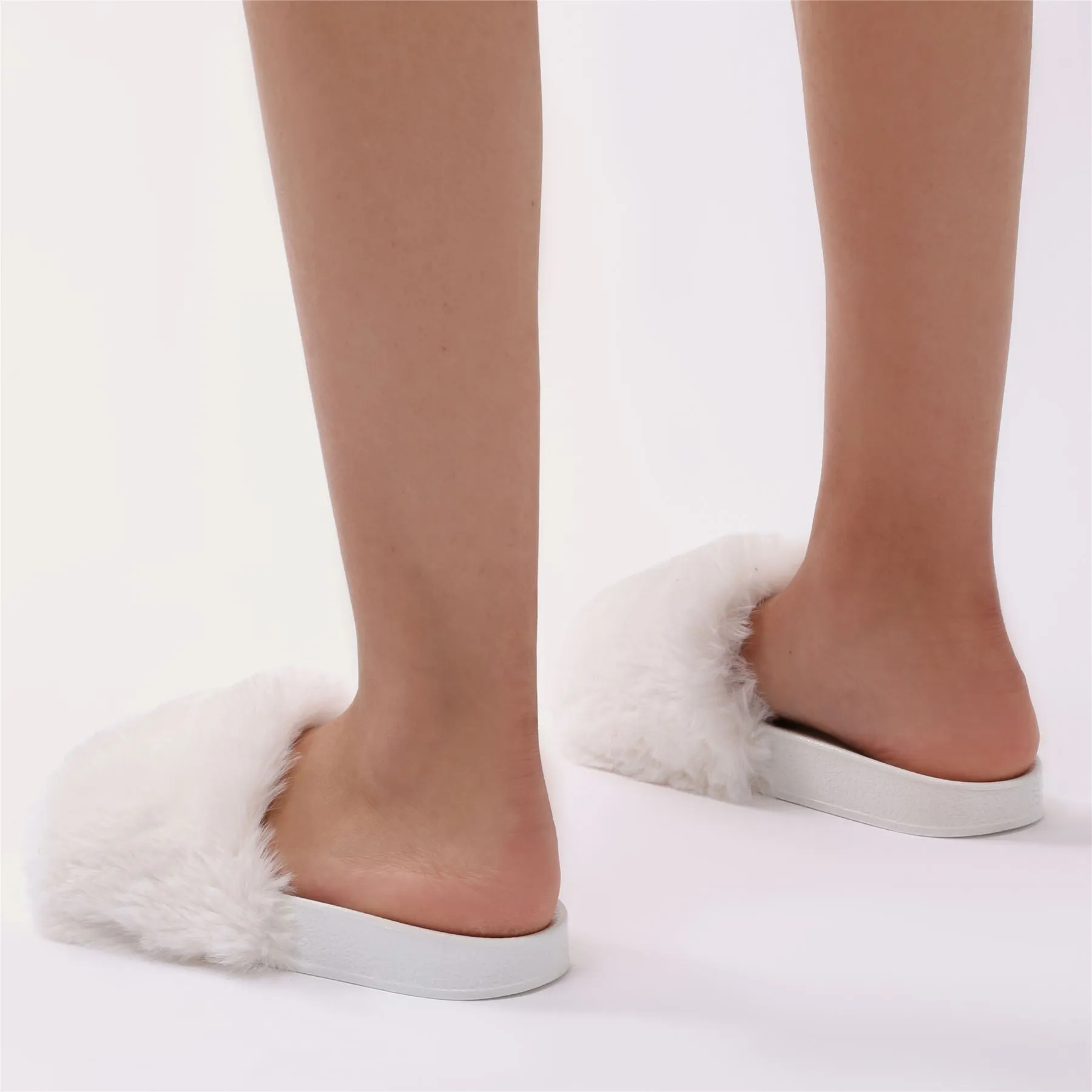 Kabuki Slider in White Faux Fur