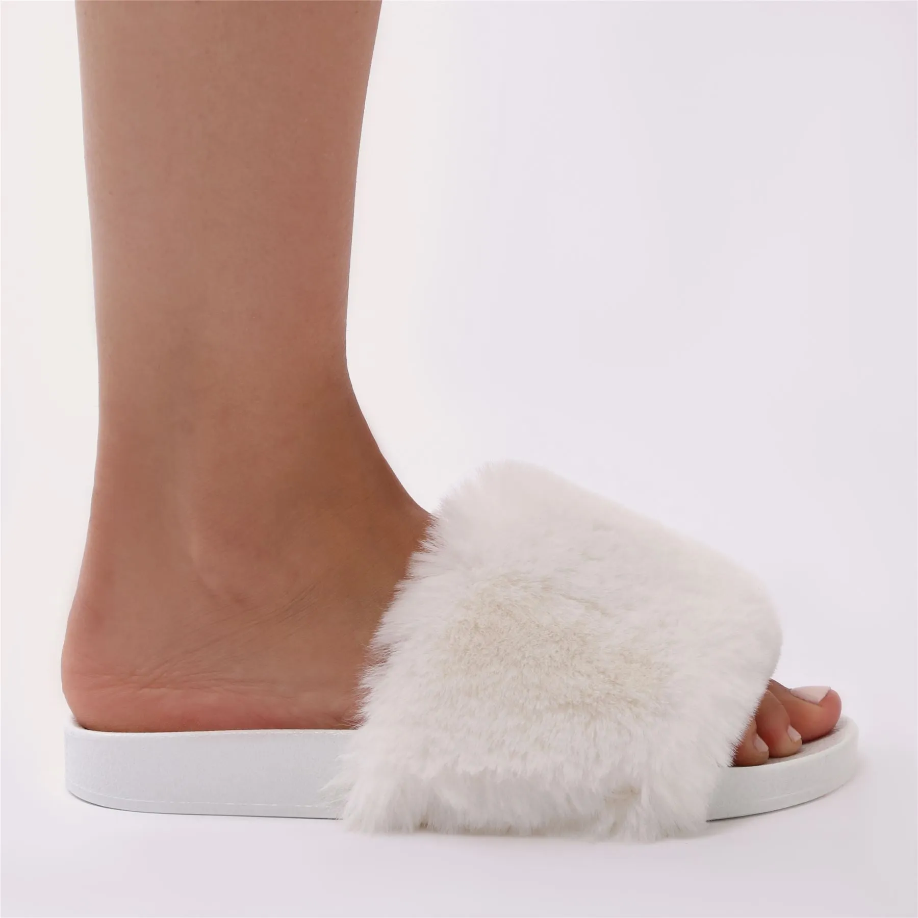 Kabuki Slider in White Faux Fur
